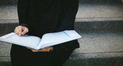 A Muslim woman reads the Qur'an.